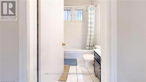 193 Wharncliffe Road N, London, ON - Indoor Photo Showing Bathroom