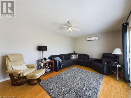 686 Josephine Street N, Wingham, ON - Indoor Photo Showing Living Room