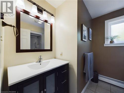 686 Josephine Street N, Wingham, ON - Indoor Photo Showing Bathroom