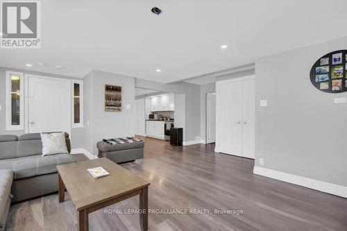 355 Metcalf Street, Tweed, ON - Indoor Photo Showing Living Room