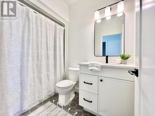 18 Horton Court, Belleville, ON - Indoor Photo Showing Bathroom