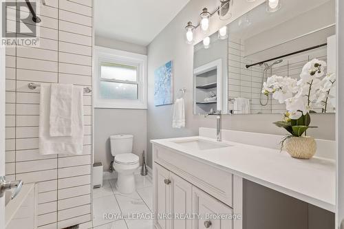 20 Stanley Street, St. Catharines, ON - Indoor Photo Showing Bathroom