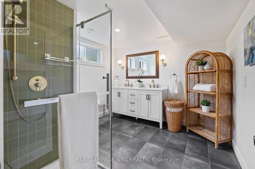 20 Stanley Street, St. Catharines, ON - Indoor Photo Showing Bathroom