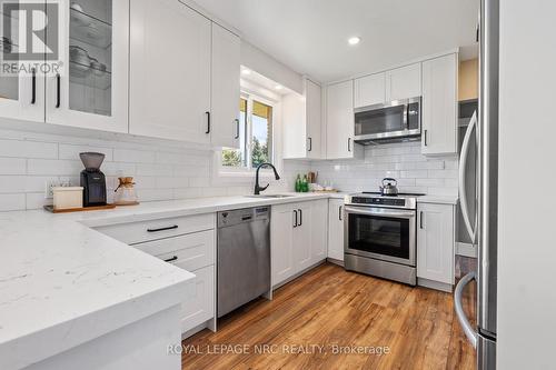 20 Stanley Street, St. Catharines, ON - Indoor Photo Showing Kitchen With Upgraded Kitchen