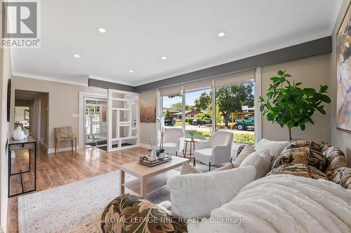 20 Stanley Street, St. Catharines, ON - Indoor Photo Showing Living Room