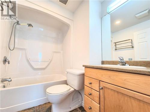 50 Assomption Boulevard Unit# 302, Moncton, NB - Indoor Photo Showing Bathroom