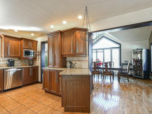 Kitchen - 925 Rue Du Boisé, Sainte-Adèle, QC - Indoor Photo Showing Kitchen