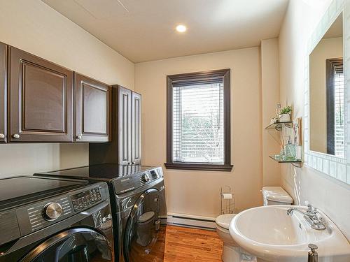 Powder room - 925 Rue Du Boisé, Sainte-Adèle, QC - Indoor Photo Showing Laundry Room