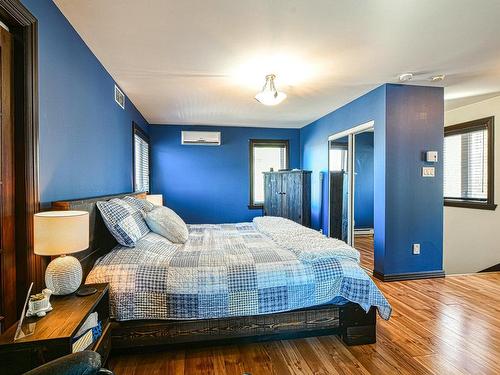 Chambre Ã  coucher principale - 925 Rue Du Boisé, Sainte-Adèle, QC - Indoor Photo Showing Bedroom