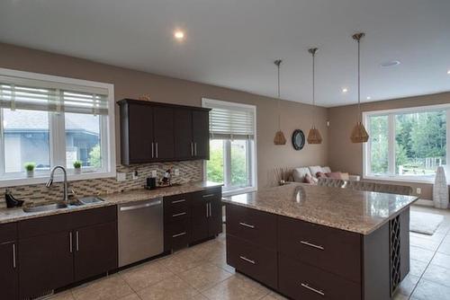 1012 Foxborough Place, Thunder Bay, ON - Indoor Photo Showing Kitchen With Upgraded Kitchen