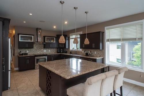 1012 Foxborough Place, Thunder Bay, ON - Indoor Photo Showing Kitchen With Upgraded Kitchen