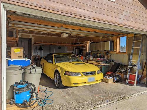 4 Nugget Street, Marathon, ON - Indoor Photo Showing Garage