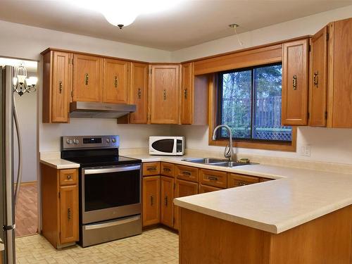 4 Nugget Street, Marathon, ON - Indoor Photo Showing Kitchen With Double Sink