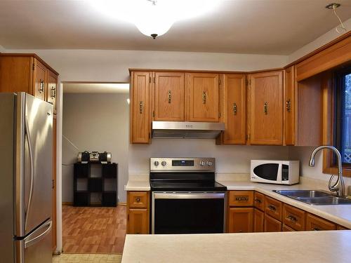 4 Nugget Street, Marathon, ON - Indoor Photo Showing Kitchen With Double Sink