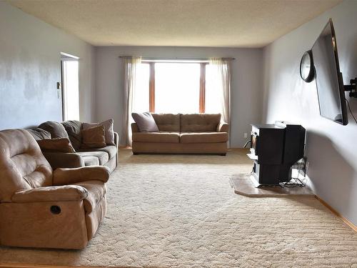 4 Nugget Street, Marathon, ON - Indoor Photo Showing Living Room