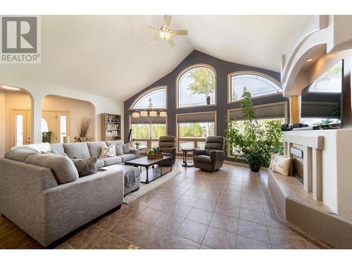 2953 Westview Road, Cranbrook, BC - Indoor Photo Showing Living Room