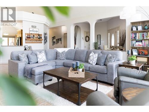 2953 Westview Road, Cranbrook, BC - Indoor Photo Showing Living Room