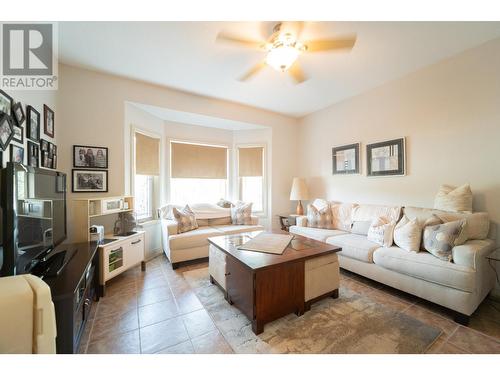 2953 Westview Road, Cranbrook, BC - Indoor Photo Showing Living Room