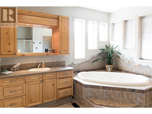 2953 Westview Road, Cranbrook, BC - Indoor Photo Showing Bathroom