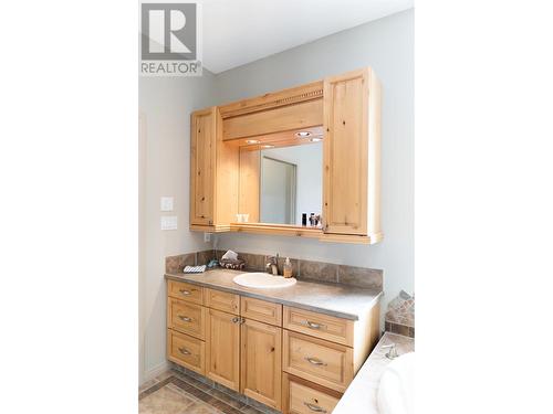 2953 Westview Road, Cranbrook, BC - Indoor Photo Showing Bathroom