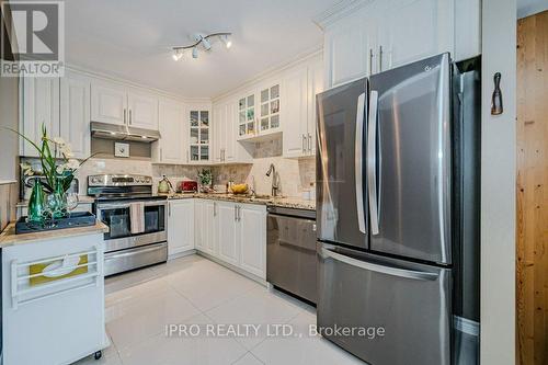 302 - 1071 Queens Avenue, Oakville, ON - Indoor Photo Showing Kitchen