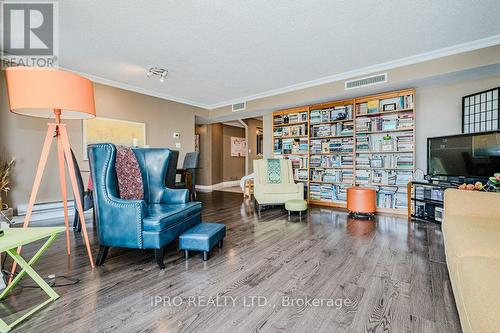 302 - 1071 Queens Avenue, Oakville (College Park), ON - Indoor Photo Showing Dining Room