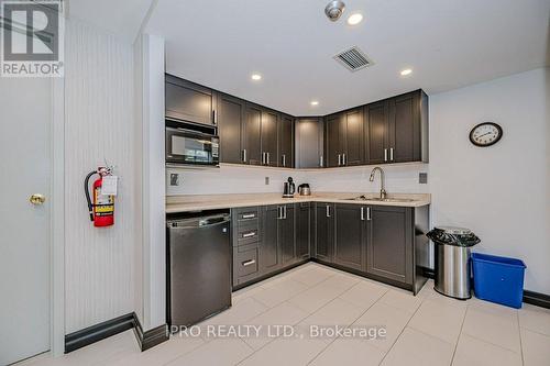 302 - 1071 Queens Avenue, Oakville, ON - Indoor