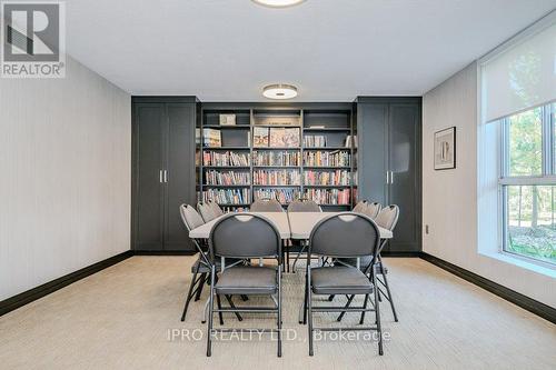 302 - 1071 Queens Avenue, Oakville (College Park), ON - Outdoor