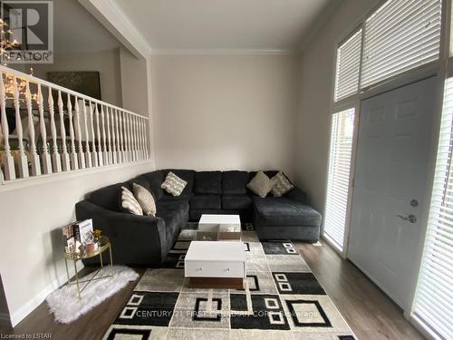 1268 Limberlost Road, London, ON - Indoor Photo Showing Living Room