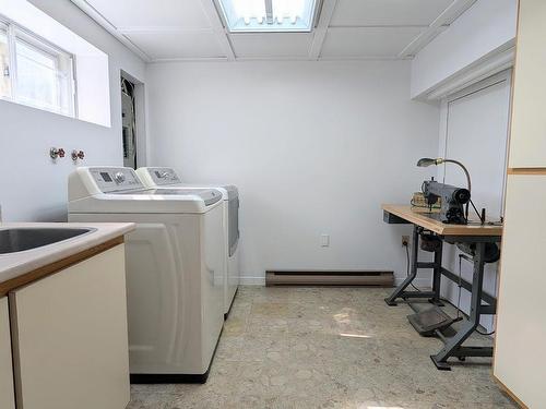 Salle de lavage - 148 25E Avenue, Bois-Des-Filion, QC - Indoor Photo Showing Laundry Room