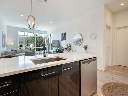 603-1311 Lakepoint Way, Langford, BC - Indoor Photo Showing Kitchen