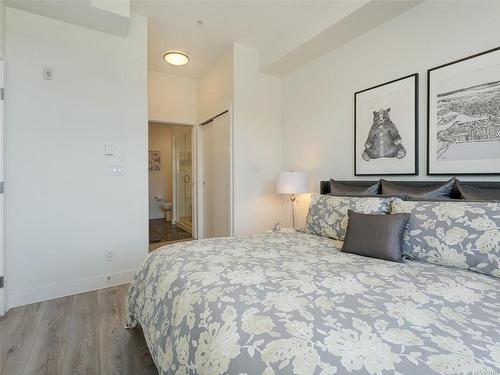 603-1311 Lakepoint Way, Langford, BC - Indoor Photo Showing Bedroom