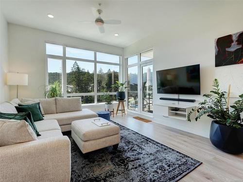 603-1311 Lakepoint Way, Langford, BC - Indoor Photo Showing Living Room