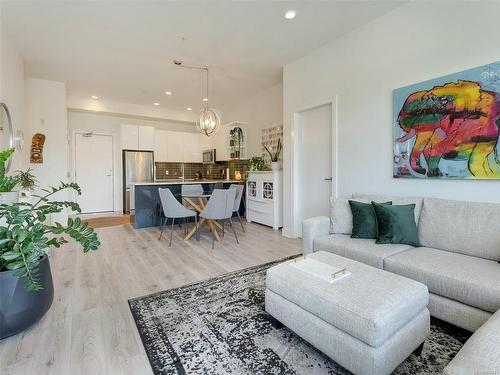 603-1311 Lakepoint Way, Langford, BC - Indoor Photo Showing Living Room