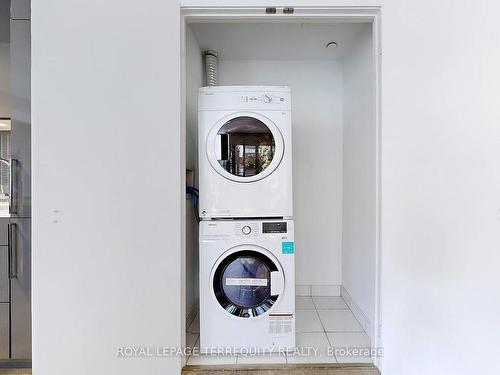 313-32 Davenport Rd, Toronto, ON - Indoor Photo Showing Laundry Room