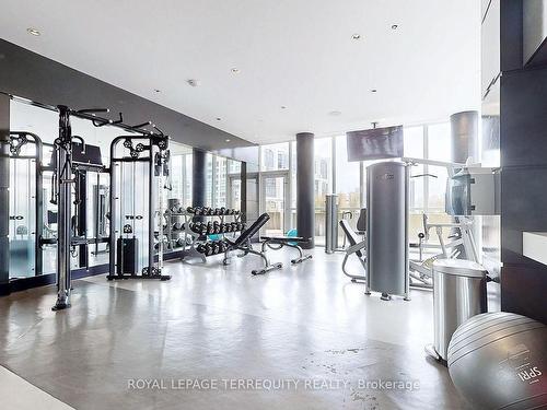 313-32 Davenport Rd, Toronto, ON - Indoor Photo Showing Gym Room