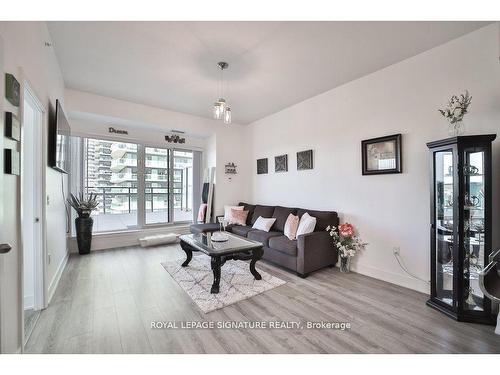 913-30 Shore Breeze Dr, Toronto, ON - Indoor Photo Showing Living Room