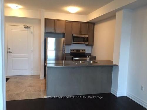 537-125 Shoreview Pl, Hamilton, ON - Indoor Photo Showing Kitchen