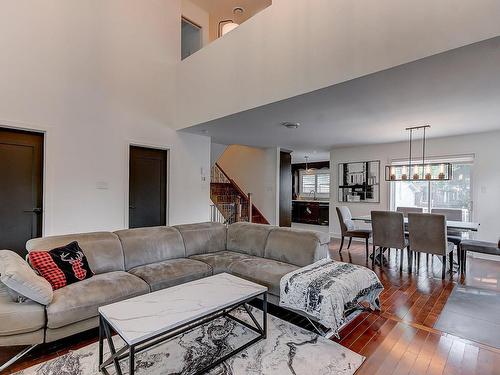 Salon - 113 Rue Marchesseault, Farnham, QC - Indoor Photo Showing Living Room