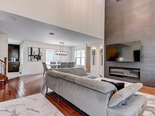 Salon - 113 Rue Marchesseault, Farnham, QC - Indoor Photo Showing Living Room With Fireplace