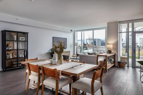 411-1181 Sunset Drive, Kelowna, BC - Indoor Photo Showing Dining Room