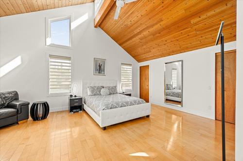 4488 Nottingham Road, Kelowna, BC - Indoor Photo Showing Bedroom