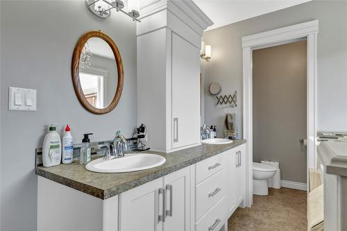 6524 Apollo Road, Vernon, BC - Indoor Photo Showing Bathroom