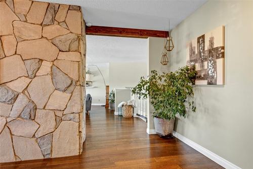 6524 Apollo Road, Vernon, BC - Indoor