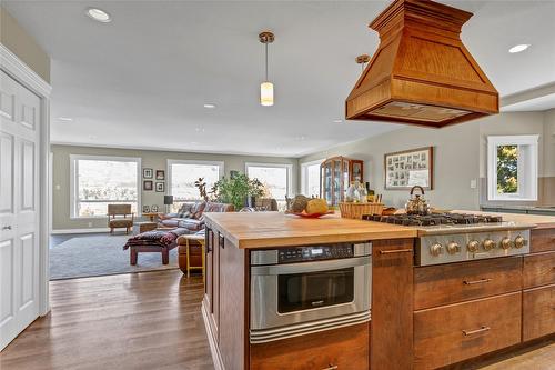 6524 Apollo Road, Vernon, BC - Indoor Photo Showing Kitchen