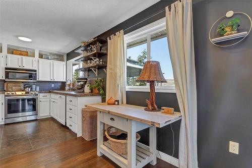 6524 Apollo Road, Vernon, BC - Indoor Photo Showing Kitchen