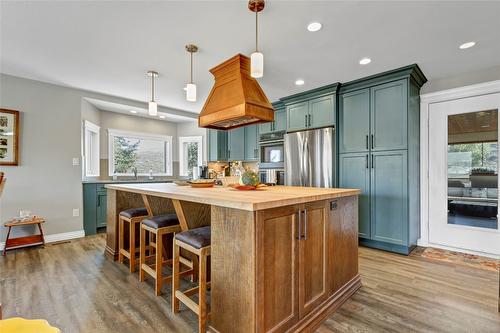 6524 Apollo Road, Vernon, BC - Indoor Photo Showing Kitchen With Upgraded Kitchen