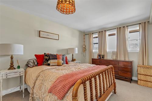 6524 Apollo Road, Vernon, BC - Indoor Photo Showing Bedroom