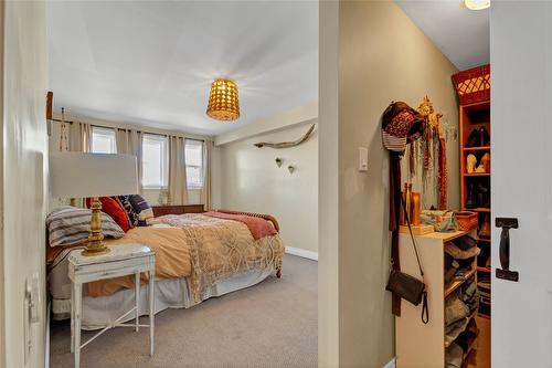 6524 Apollo Road, Vernon, BC - Indoor Photo Showing Bedroom