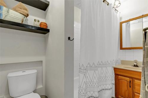 6524 Apollo Road, Vernon, BC - Indoor Photo Showing Bathroom